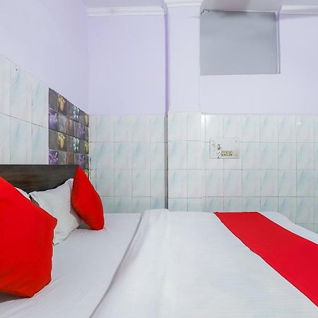 Oyo 69486 Royal Palace 德里 外观 照片
